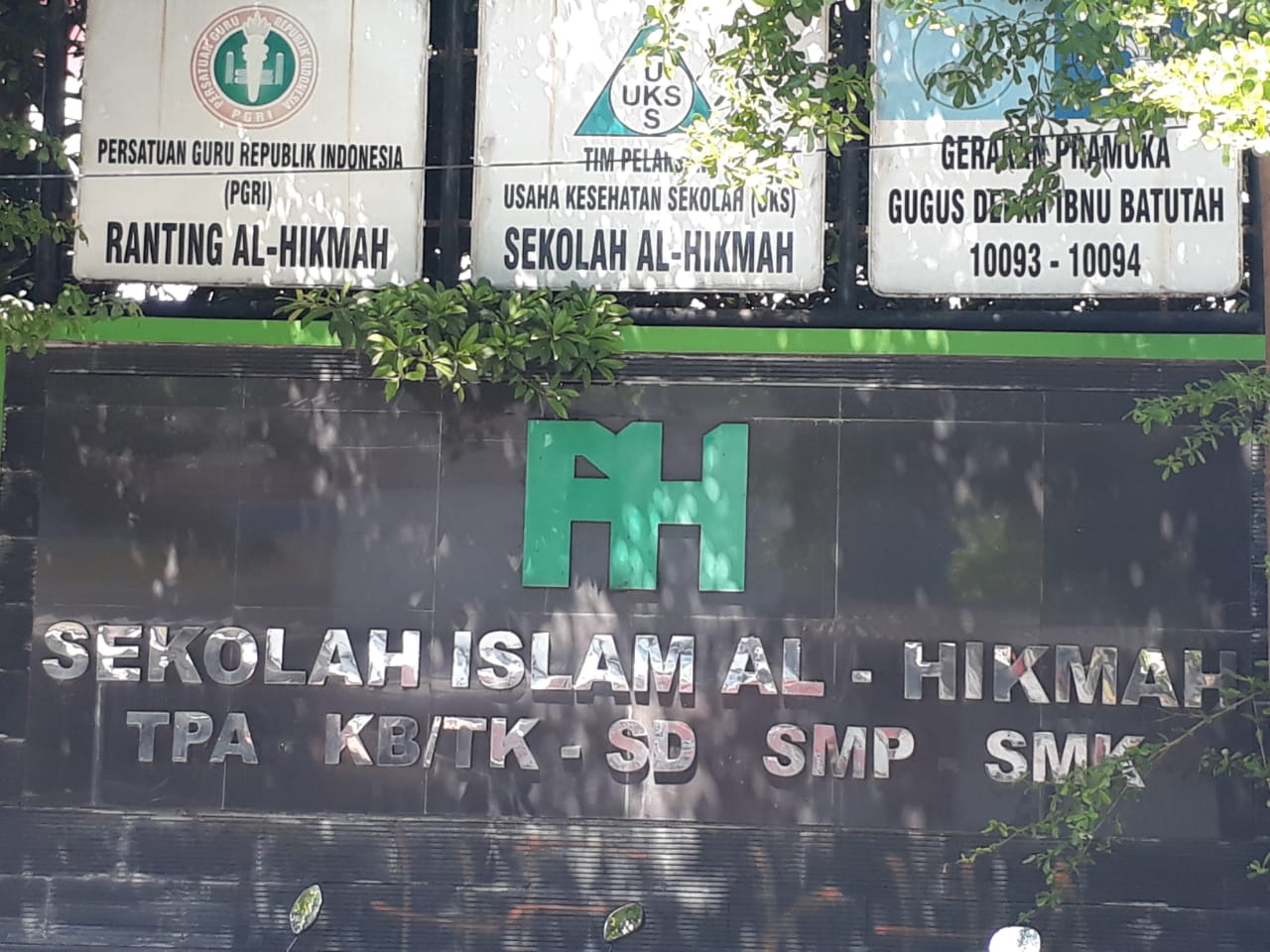 Penandatanganan MOU PT. Imamatek dengan Kepala sekolah SMK Al Hikmah